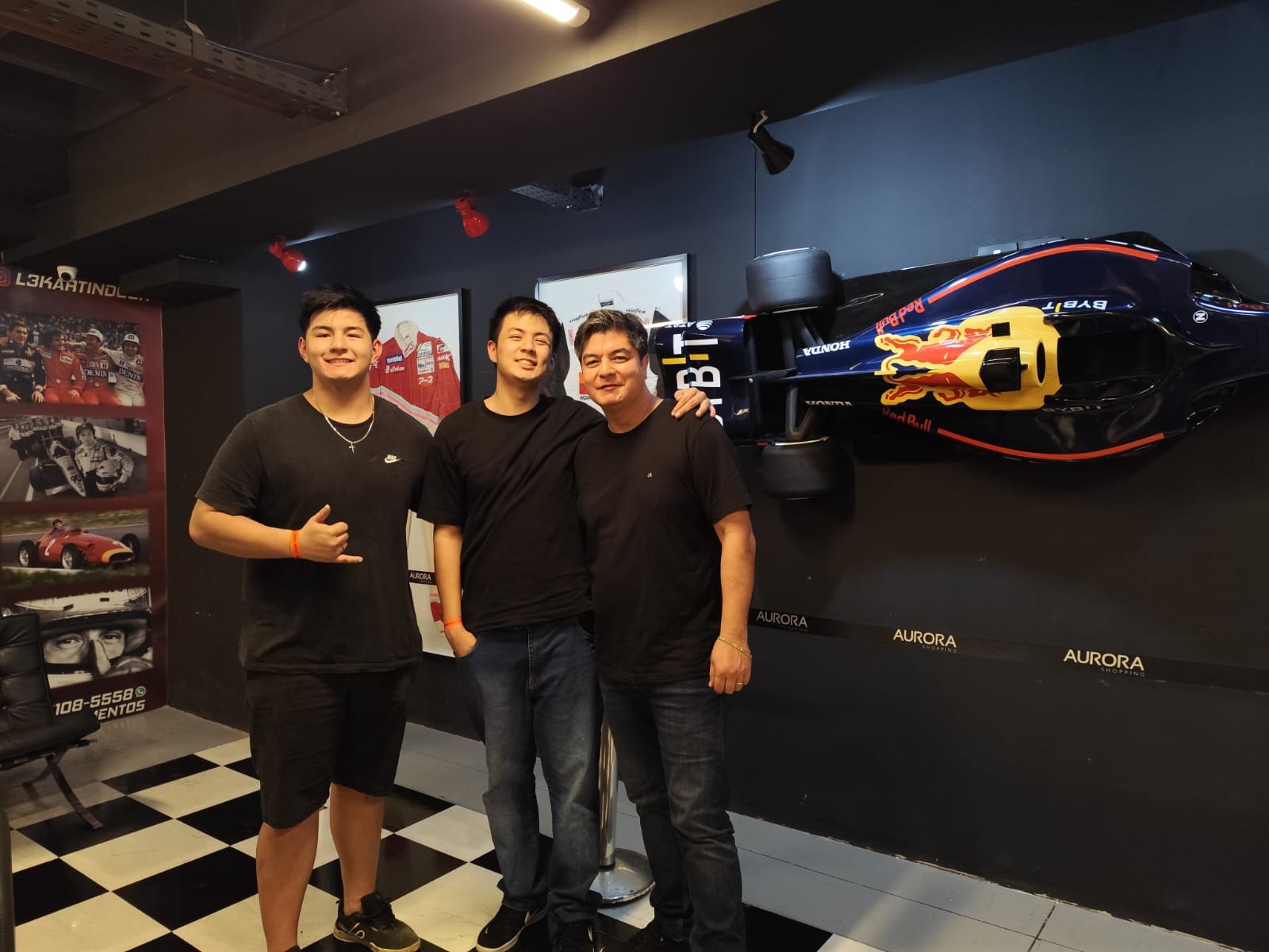 Família responsável pela Hatasan em evento automobilístico