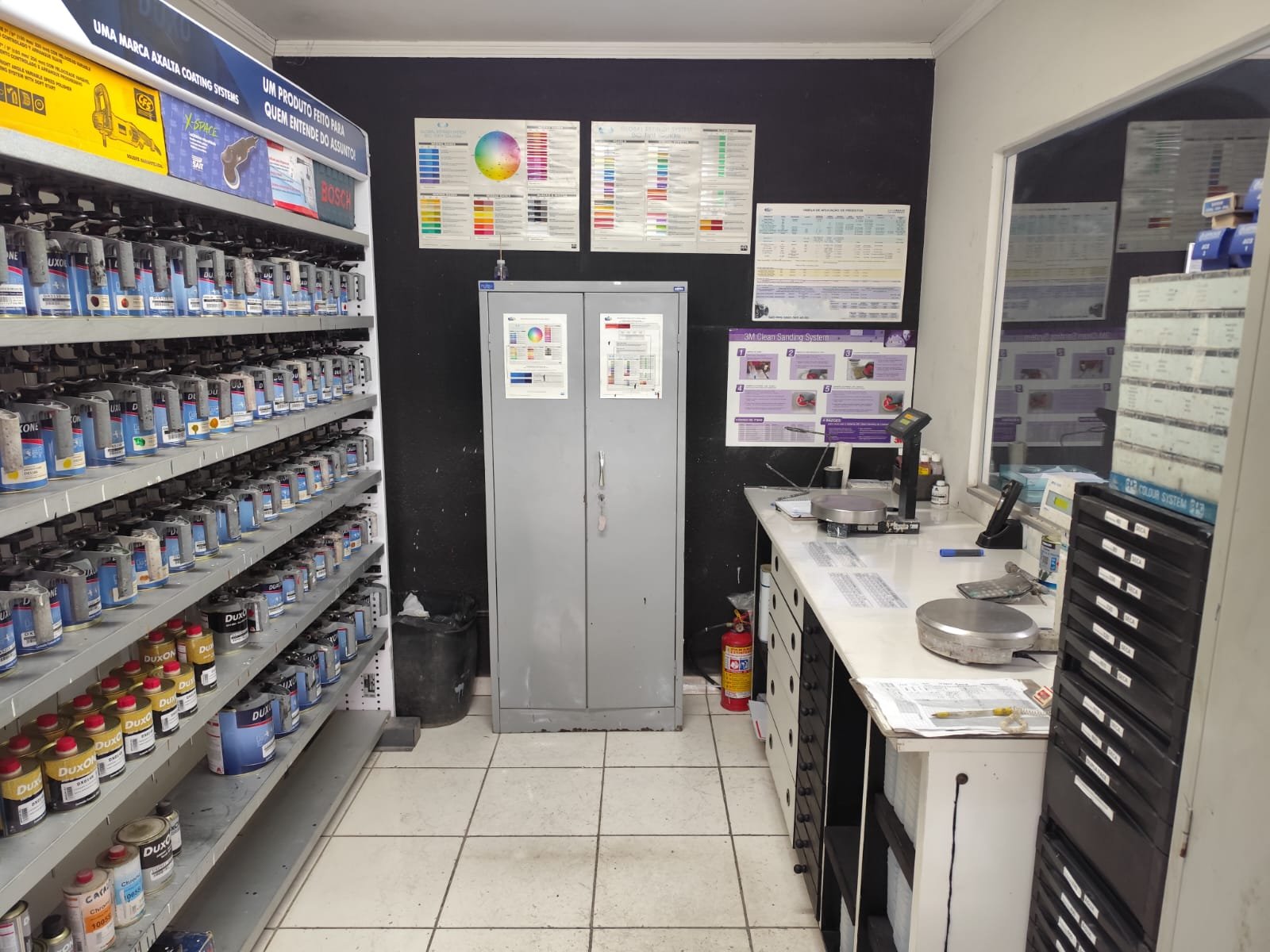 Máquina própria de preparação e dosagem de tintas da Hatasan