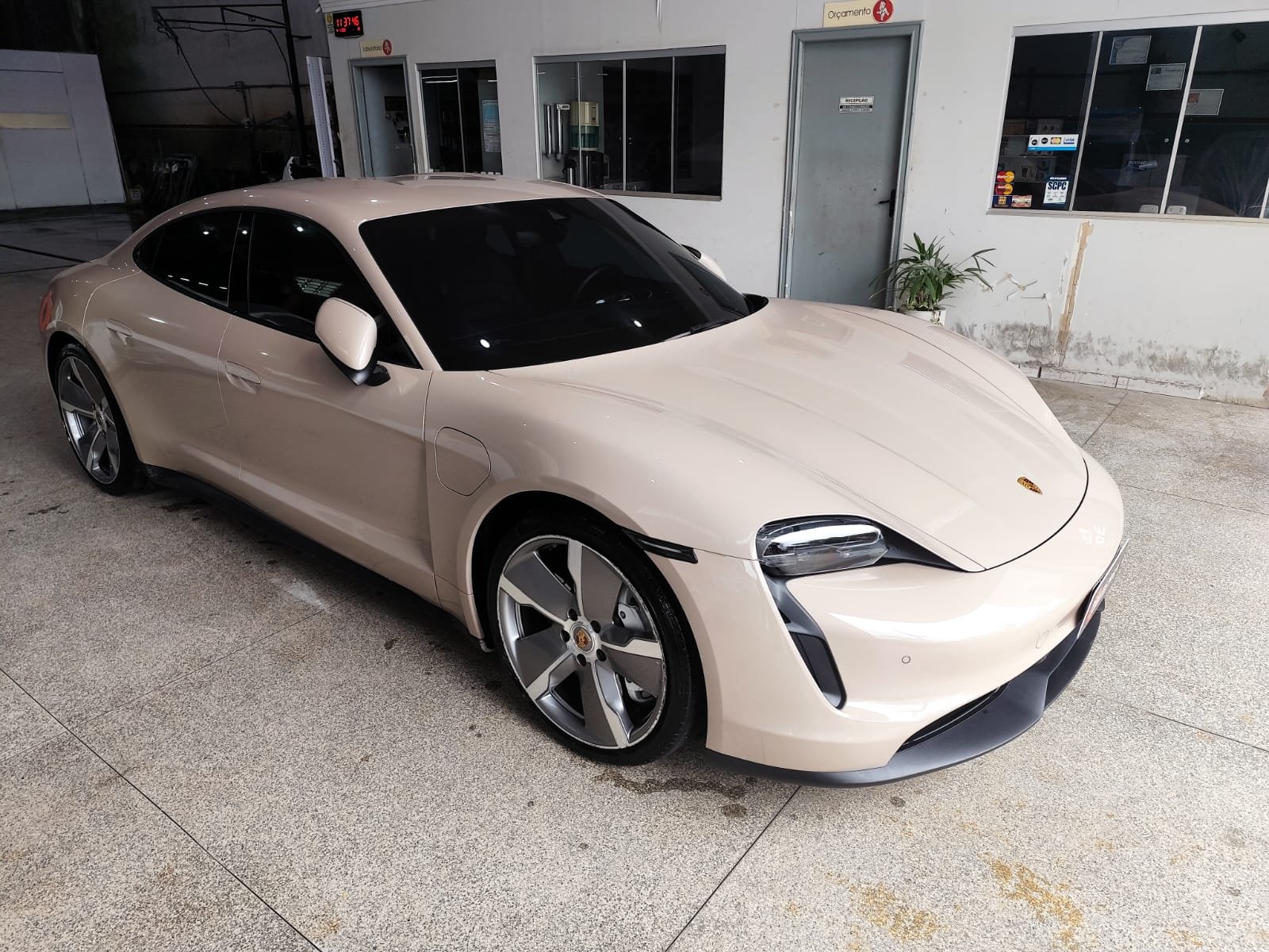 Porsche Taycan atendido pela Hatasan Automotiva